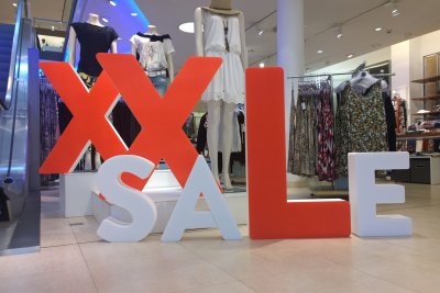 3D-XXL-Buchstaben SALE aus XPS Schaum von IFFLAND heißdrahtgeschnitten und lackiert.